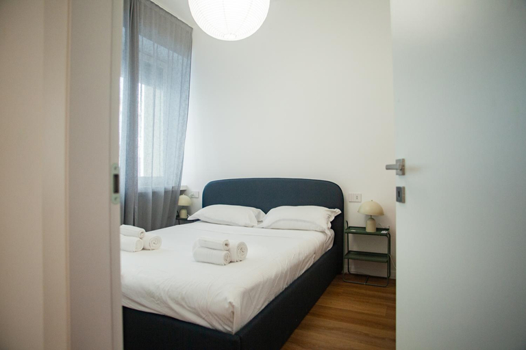 Bedroom 2, Spacious Design Apartment Central Milan, Milano