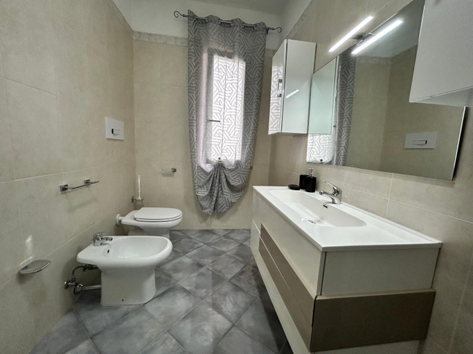 Bathroom 2, B&B Art, Teramo