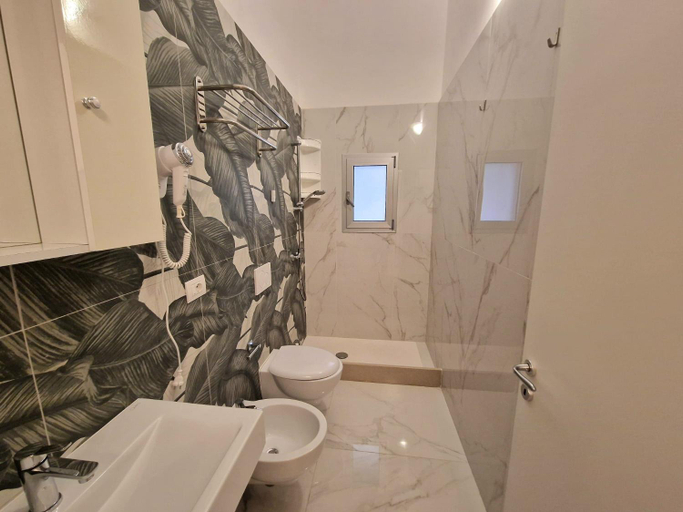 Bathroom 4, Palazzo Montagna, Lecce