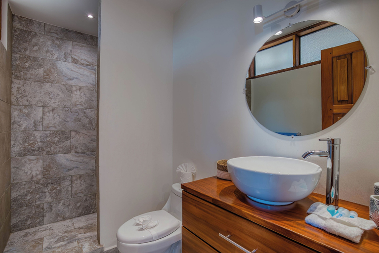 Bathroom 5, Villa Guanacasteca, Carrillo