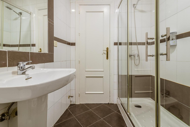 Bathroom 4, Dona Norma, Cáceres