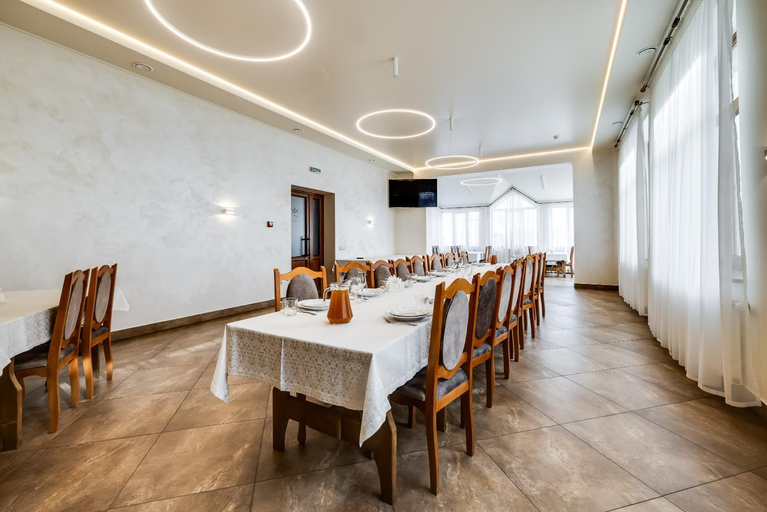 Food & Drinks 5, Hotel Korona, Mostys'kyi