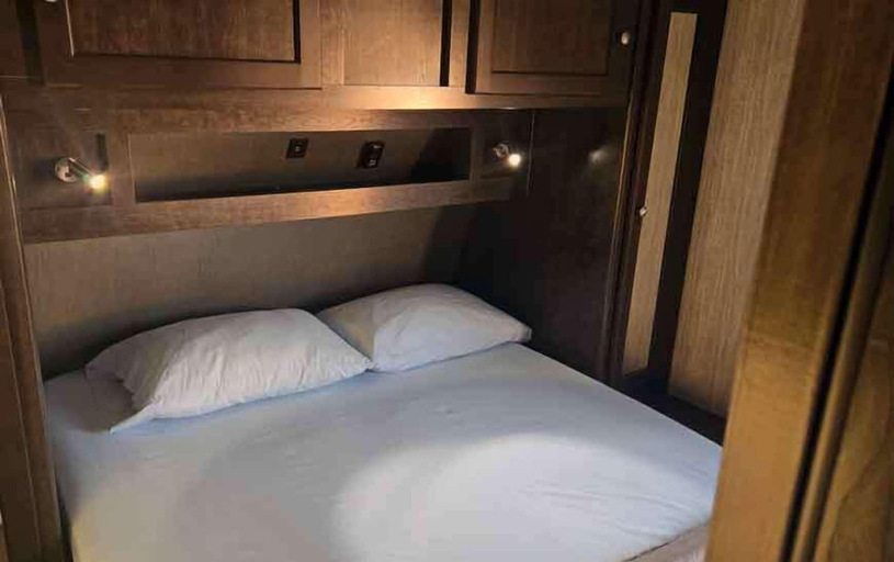 Bedroom 2, Pitmaster RV Park, Uvalde