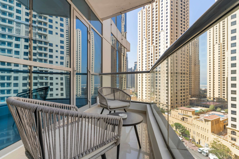 Room 3, Silkhaus Modern 1BR Dubai Marina Bay Central, Dubai