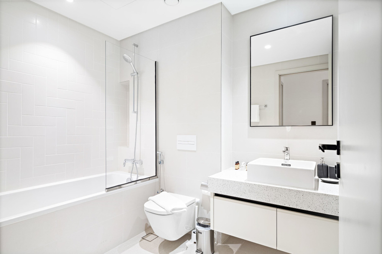 Room 2, Silkhaus Sea View 1bdr Marina Vista Tower, Dubai