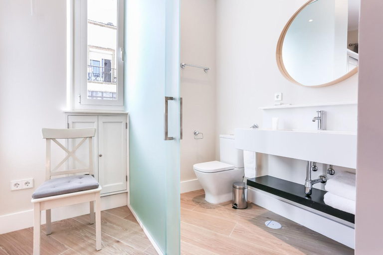 Bathroom 2, Mateos Gago 13 by Home at Homes, Sevilla
