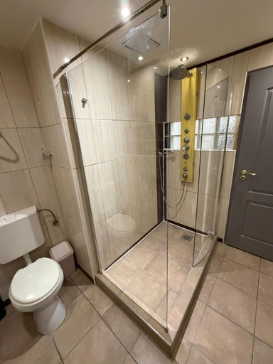 Bathroom 3, Panzio Apartments, Budapesti