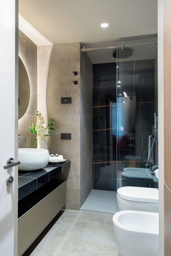 Bathroom 3, Arts & Crafts Apartments, Florence