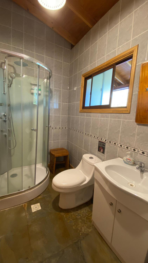 Bathroom 3, Patagonia Bordelago, General Carrera