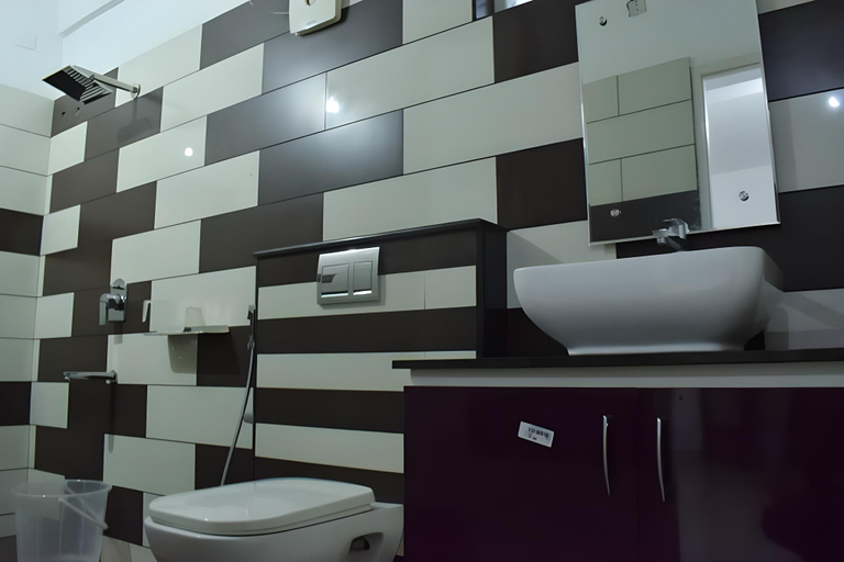 Bathroom, Raveendra Inn, Wayanad