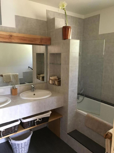 Bathroom 3, Les Hotes du Ranquet, Gard