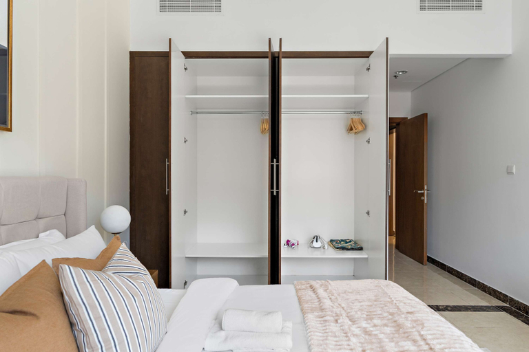 Room 3, Silkhaus 1BR BIG Studio Space Pantheon Blvd, Dubai