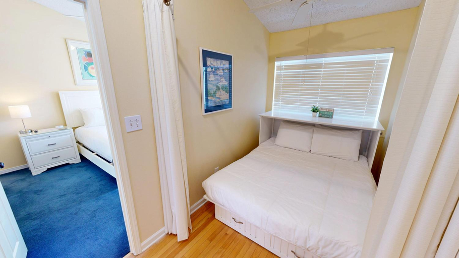 Bedroom 3, Mainsail, Walton