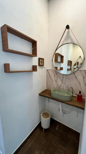 Bathroom 5, Complexo Luquinha, Delfinópolis