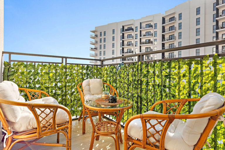 Room 4, Silkhaus Chic Studio Yas Island Near Sea World, Yas Island