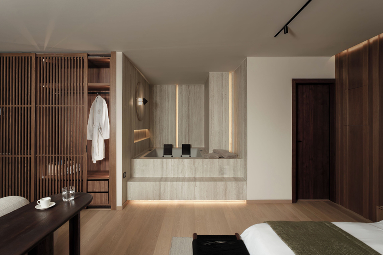 Room 4, Ceci Suites, Central Greece