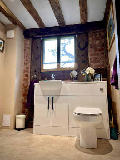 Bathroom 3, Historic Tudor House in rural Hereford - inc breakfast, Herefordshire
