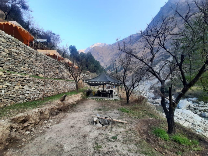 Outdoor dining 3, Ronak Happy Stay River Side Camping, Kullu