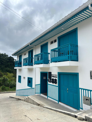 Exterior & Views