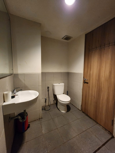 Bathroom 4, Modern Cozy 2BR Bogor Icon by Sorana Stay, Bogor