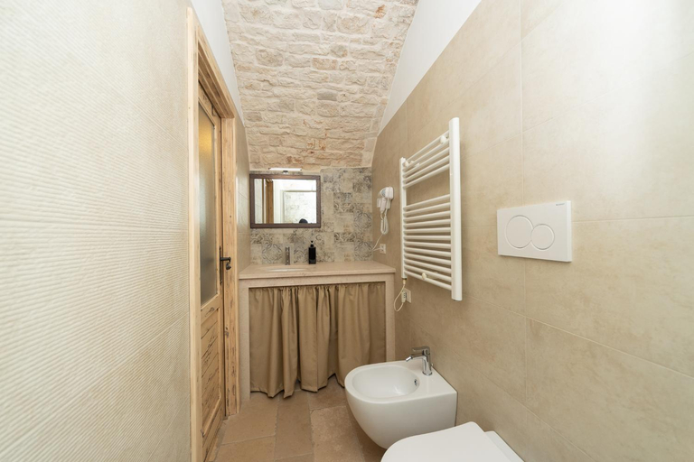 Bathroom 3, Tavernetta Fanizza, Bari