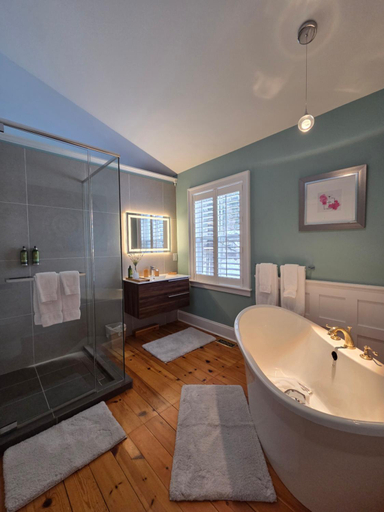 Bathroom 3, The Royal Manor Inn, Niagara