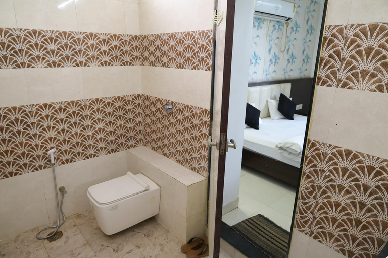 Bathroom 5, HOTEL VALLABH VILAS, Hoshangabad