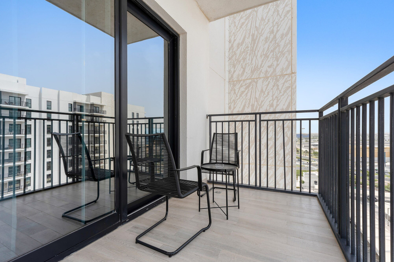 Room 4, Silkhaus in Water s Edge Cozy 1bdr Pool Gym, Yas Island