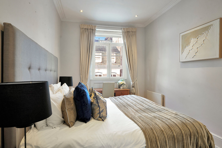 Room 2, Hertford Flat 13, London