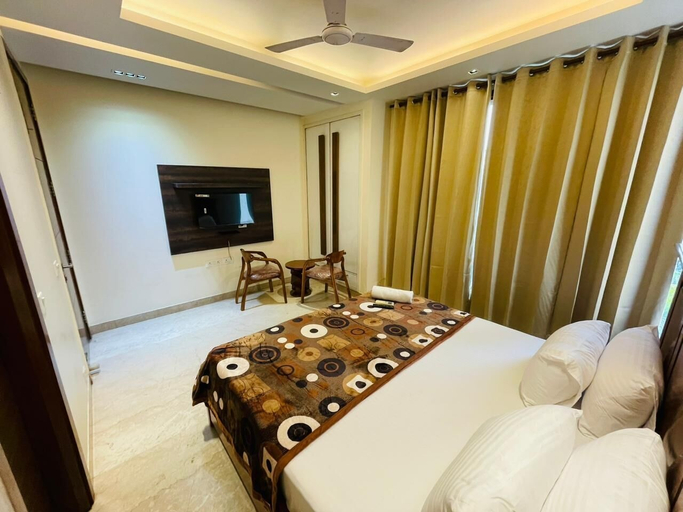 Room 2, Fortune Home Service Apartment 4Bhk D163, Delhi