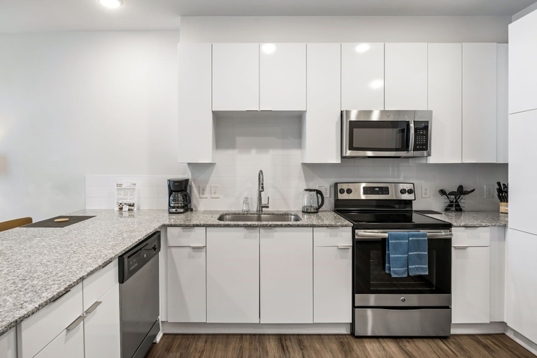 Others 4, Spectacular Suite 1BR 1BA Apt I - Includes Bi-weekly Cleanings Linen Change, Atlanta