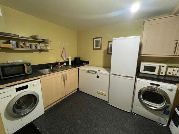 Others 4, Riverview, Essex