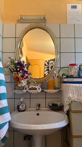 Bathroom, Chez Pilar