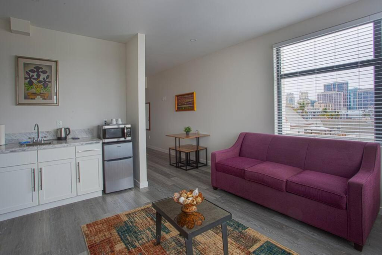 Others 2, Cali King Size One Bedroom Luxurious Suite in DTSD, San Diego
