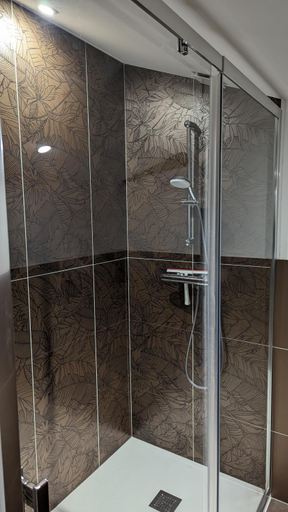 Bathroom 2, Sylo-V, Charente