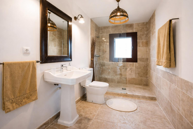 Bathroom 4, heart & ponie - Retiro Rural Privado con Piscinas, Madrid