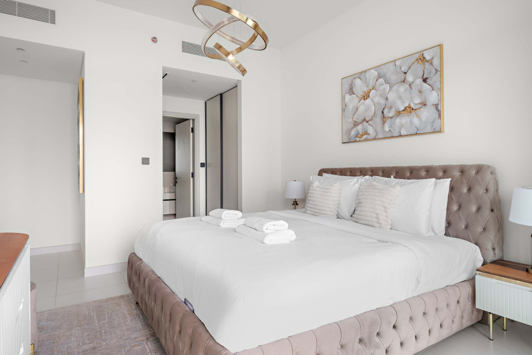 Room 3, Silkhaus Seaside 2bdr Marina Vista Beachfront, Dubai