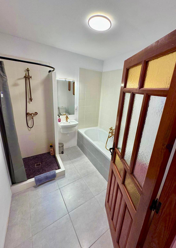 Bathroom 3, Oliva Courtyard Guesthouse, Valencia