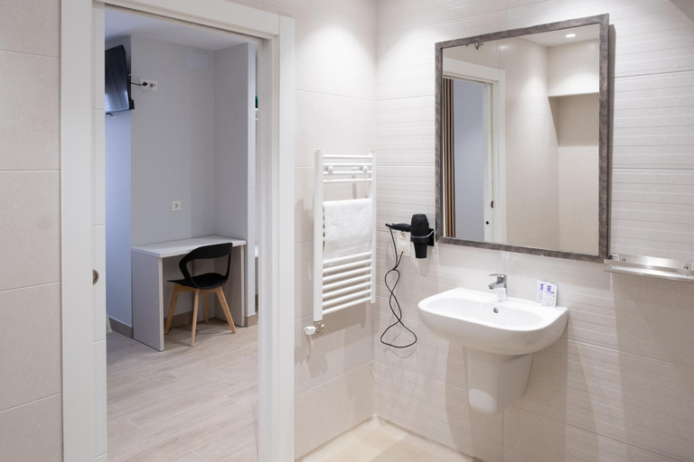 Bathroom 3, Hostal La Cortijana, La Rioja