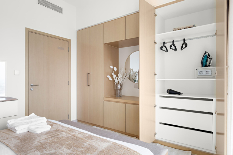 Room 3, Silkhaus High Floor in Burj Royale Stunning View, Dubai