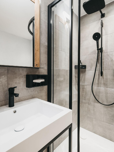 Bathroom 5, Abenteuerhotel Astoria, Landeck