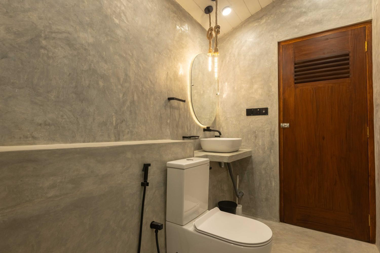 Bathroom 3, Mellow Yellow, Habaraduwa