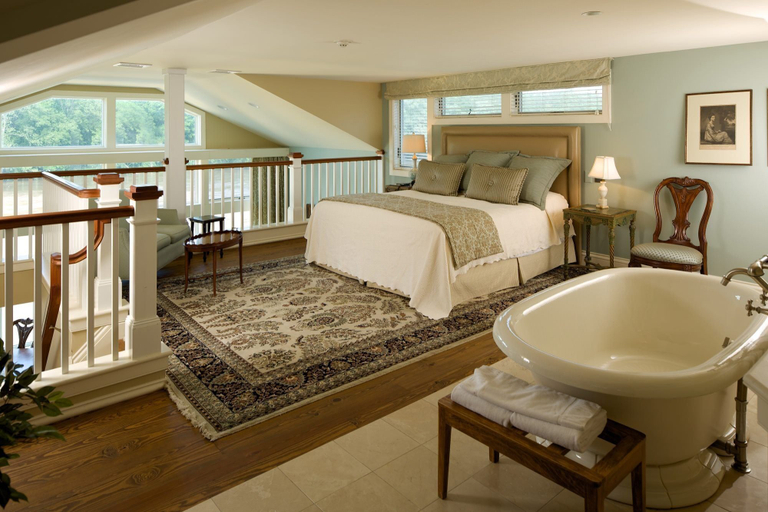 Room 4, Black Bass Hotel, Bucks