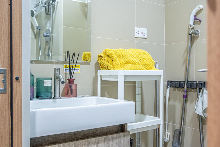 Bathroom 2, MOA Staycation Haven Cozy 1BR Retreat with Balcony at Shore 3, Pasay City