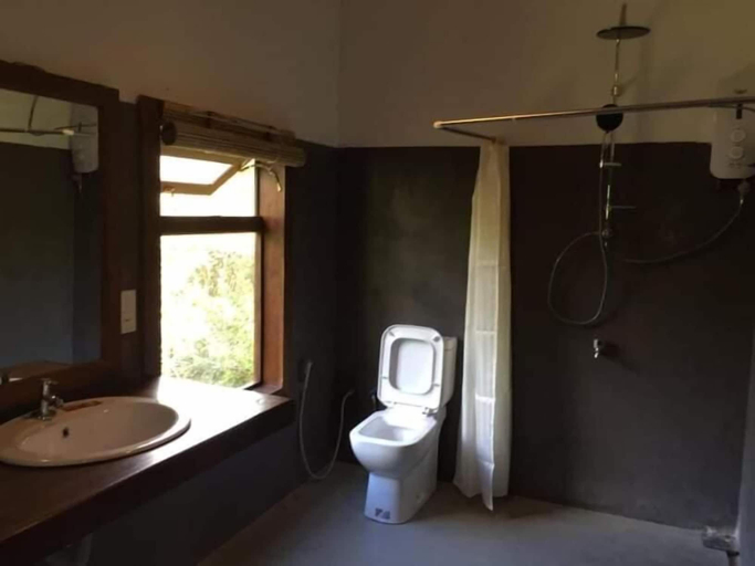 Bathroom 3, Sky Forest, Palugaswewa