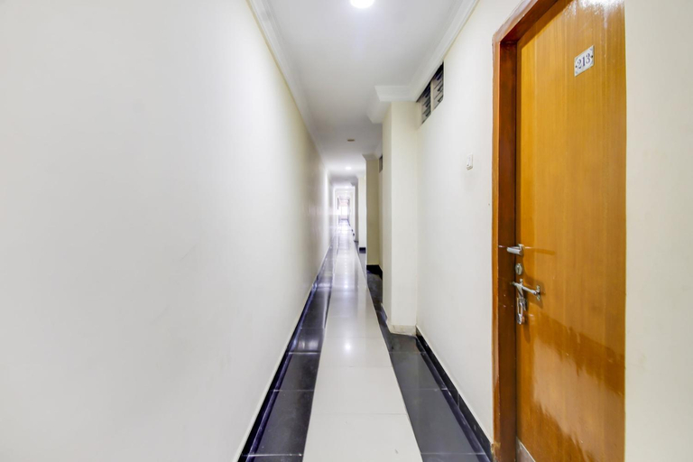 Public Area 2, Hotel O Srinivasa Residency, Chittoor