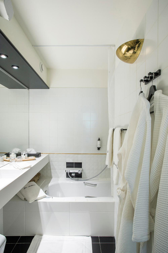 Bathroom 4, Hotel Les Ardillieres du Pont d'Oye, Luxembourg