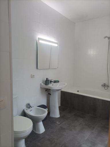 Bathroom 3, Dona Norma, Cáceres