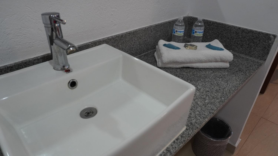 Bathroom 4, Zar Manzanillo, Manzanillo