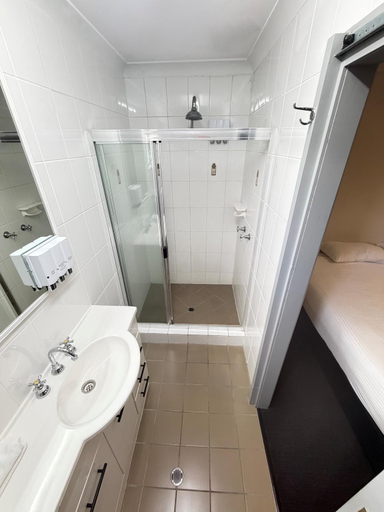 Bathroom 4, Centrepoint Motor Inn, Rockhampton